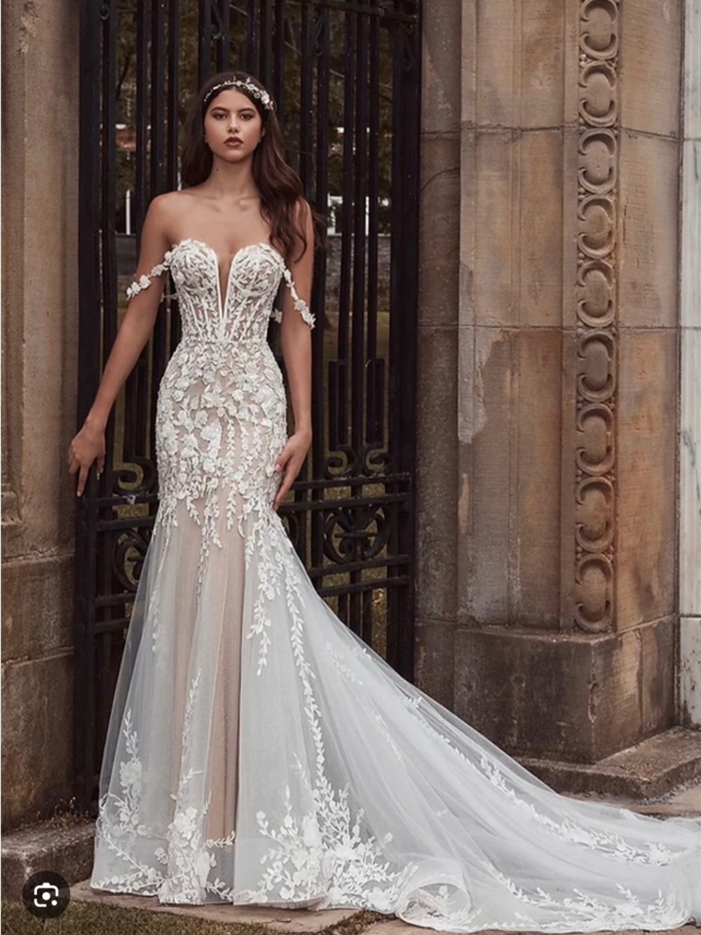 Call Blanche wedding gown. Excellent condition